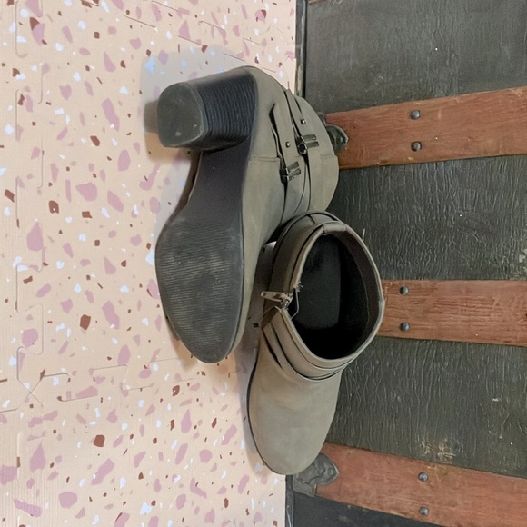 Charlotte Russe brown ankle boots - Picture 3 of 4